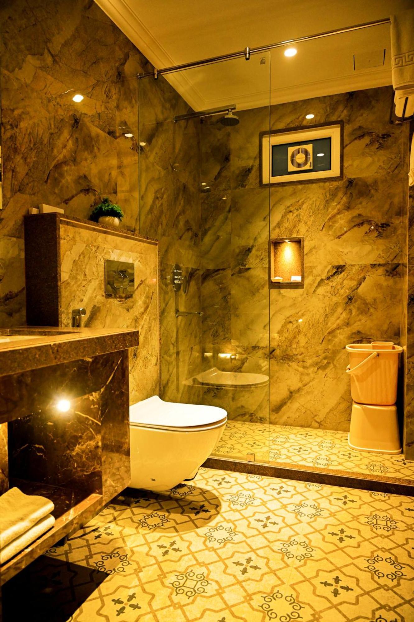 Cresent - Near Assi Ghat Hotel