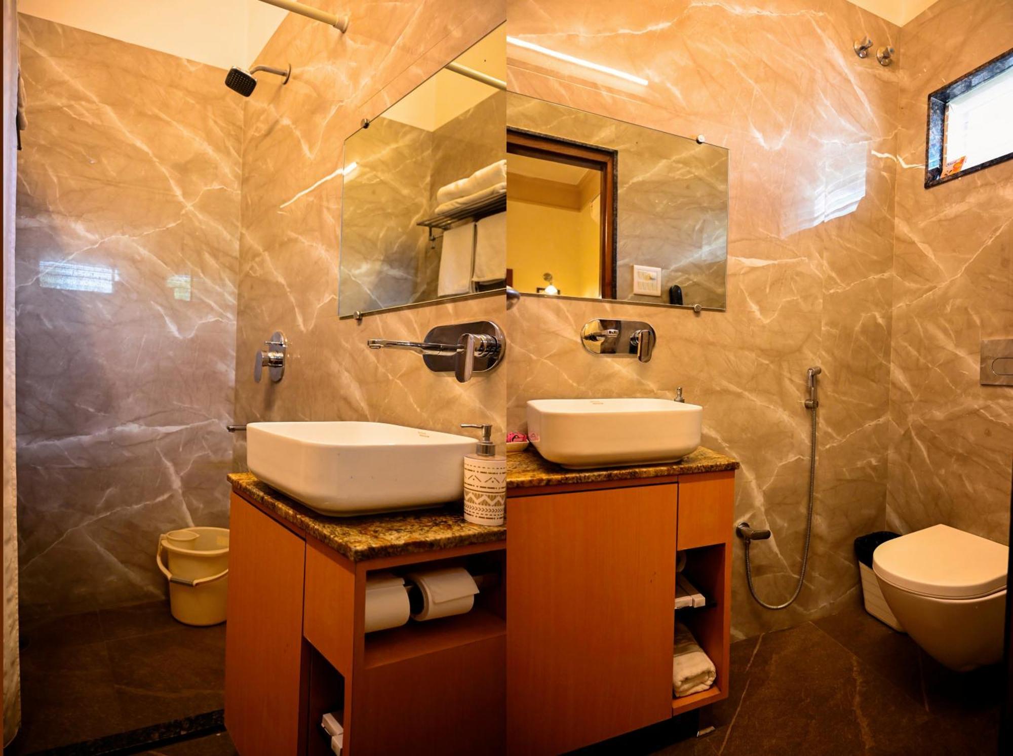 Hotel Cresent - Near Assi Ghat