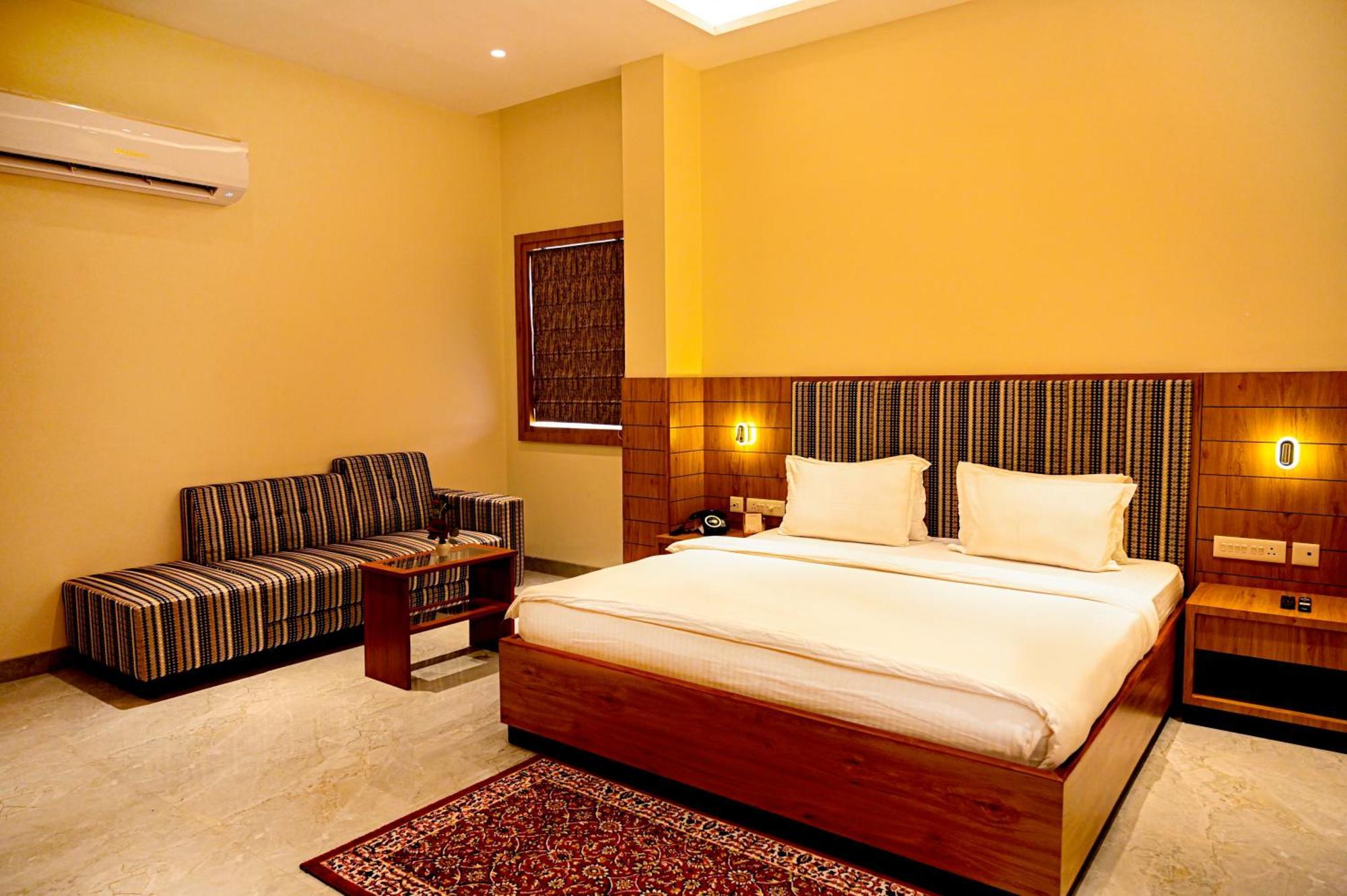 Cresent - Near Assi Ghat Hotel 3*