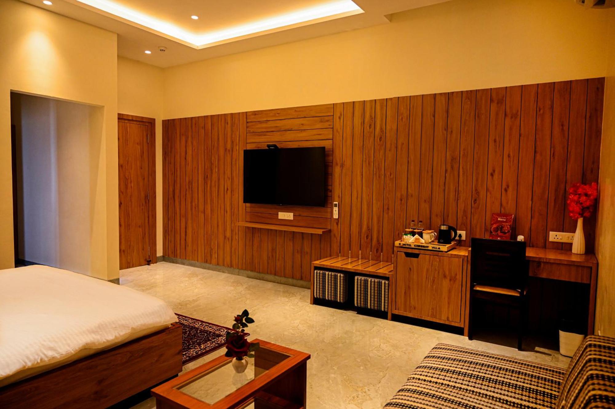 Cresent - Near Assi Ghat 3*