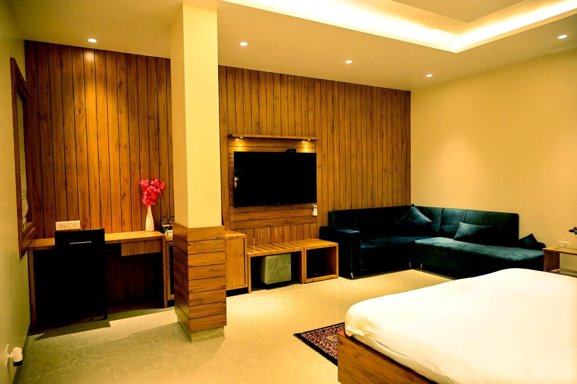 Cresent - Near Assi Ghat Hotel
