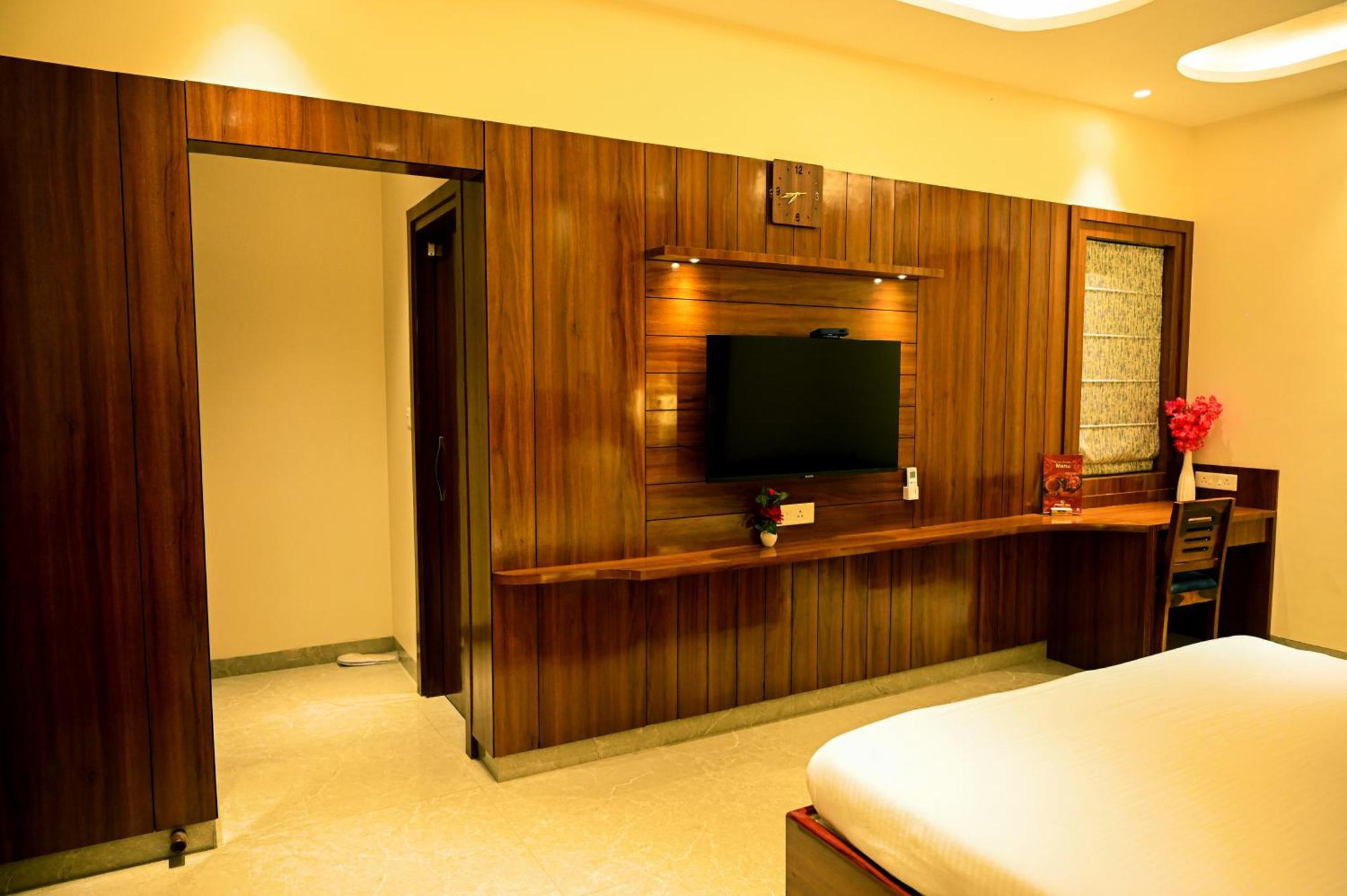Cresent - Near Assi Ghat Hotel 3*