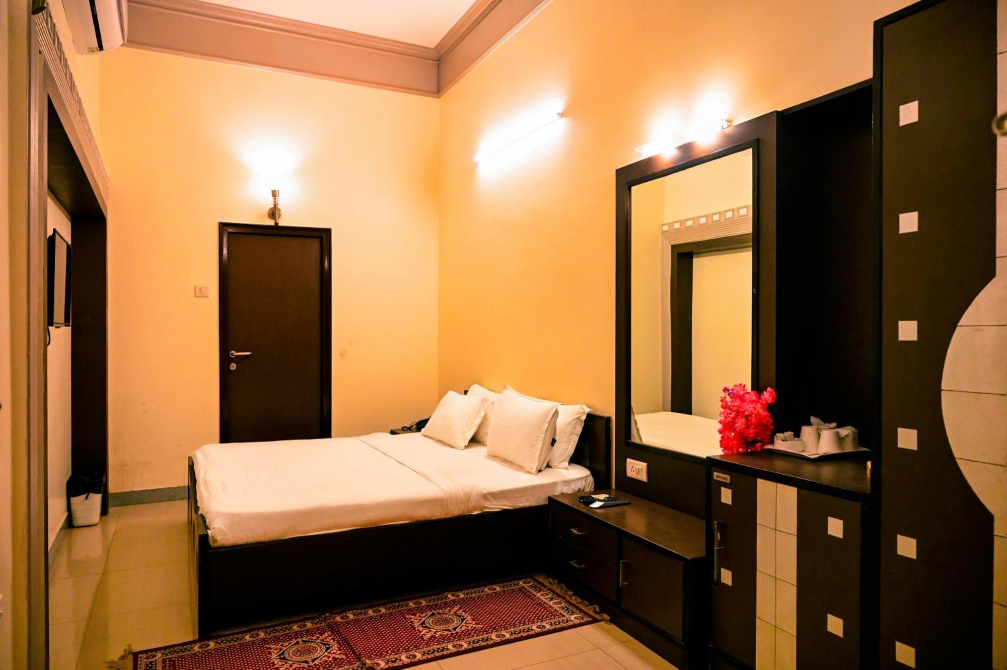 Hotel Cresent - Near Assi Ghat 3*