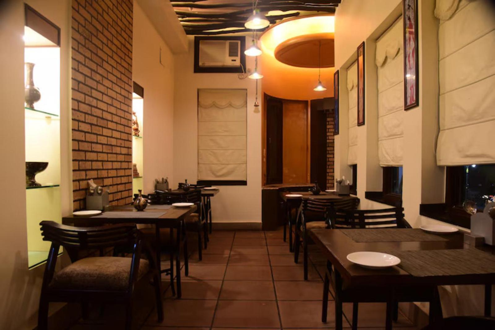 Hotel Cresent - Near Assi Ghat